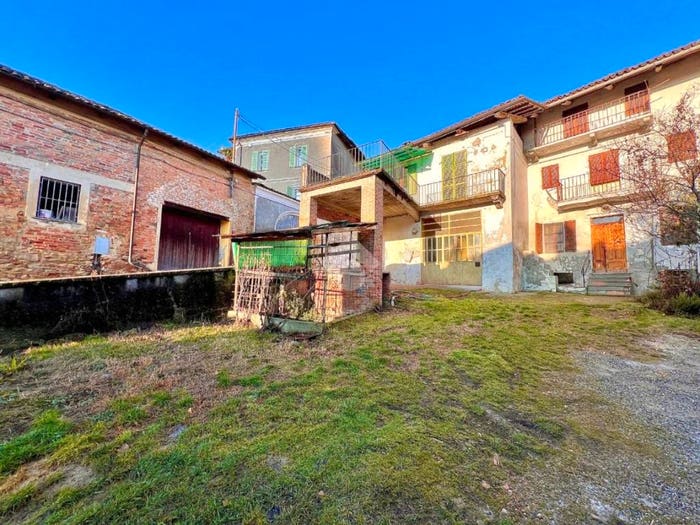 Casa con 6 locali in vendita in Via cardinal massaia, Centro, Piovà Massaia