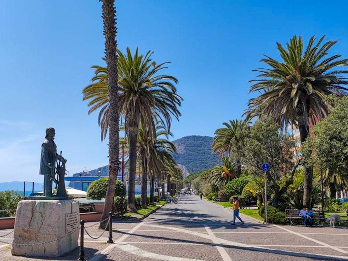 Appartamento trilocale in vendita in Centro, Finale Ligure