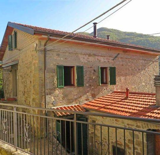 Casa con 6 locali in vendita in Località Renzano, Minucciano