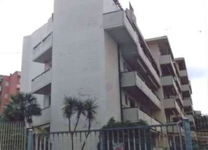 Appartamento con 6 locali in vendita in Via Pier Donato SommatI, Antignano Banditella, Livorno