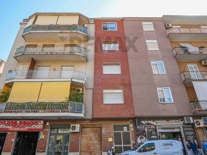 Appartamento con 6 locali in vendita in Via Madonna della Via, Centro, Caltagirone