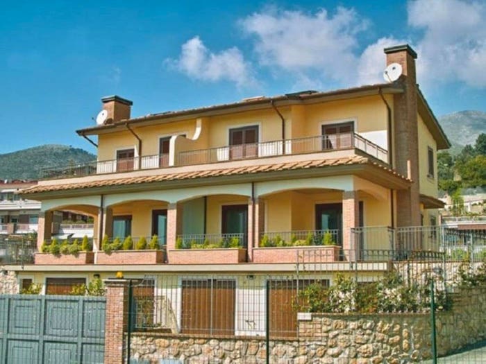 Casa con 6 locali in vendita in Via Giuseppe Paone, Centro, Formia