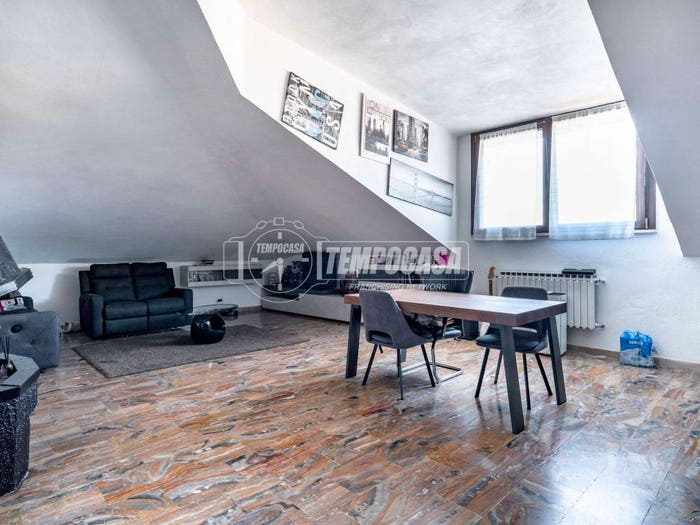 Appartamento trilocale in vendita in Via Monte Nero, Centro, Caronno Pertusella