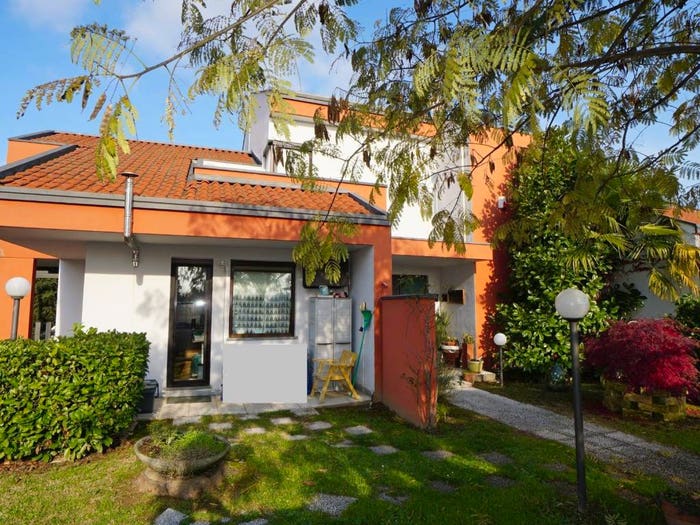 Casa quadrilocale in vendita in Via Genova, Centro, Cassolnovo