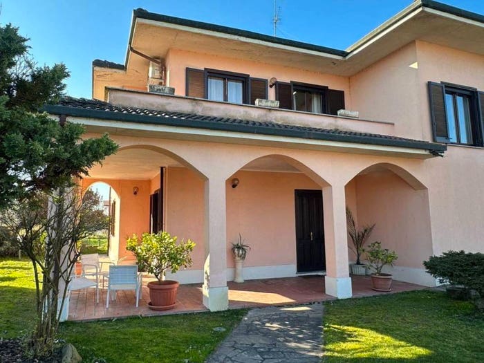 Casa con 6 locali in vendita in Strada Morononi, Centro, Mede