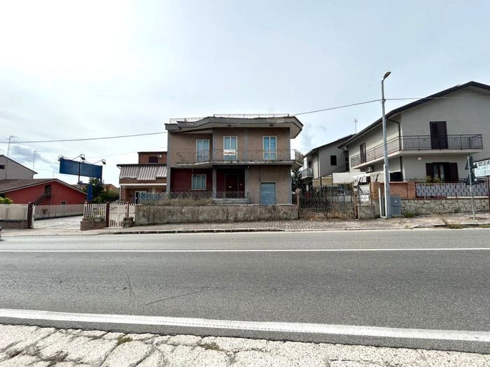 Casa con 6 locali in vendita in Via Passo Grotte, Mirabella Eclano