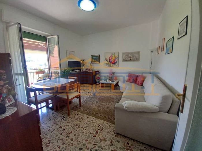 Appartamento trilocale in vendita in Via Giacomo Leopardi, Centro, Barzago