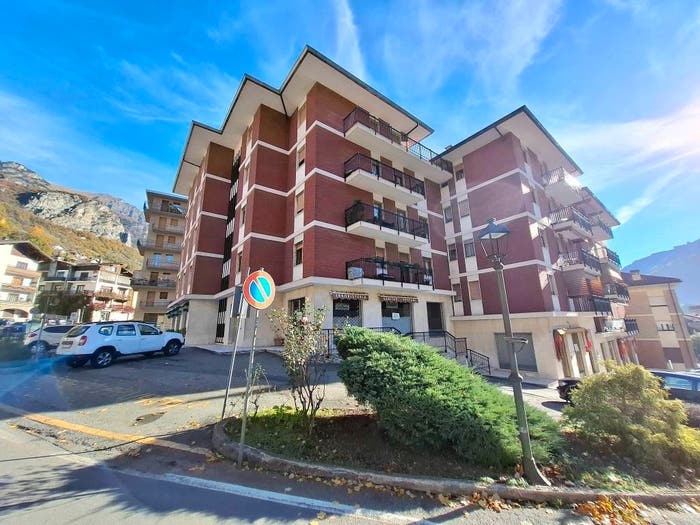 Appartamento trilocale in vendita in Via Tour De Grange, Centro, Chatillon