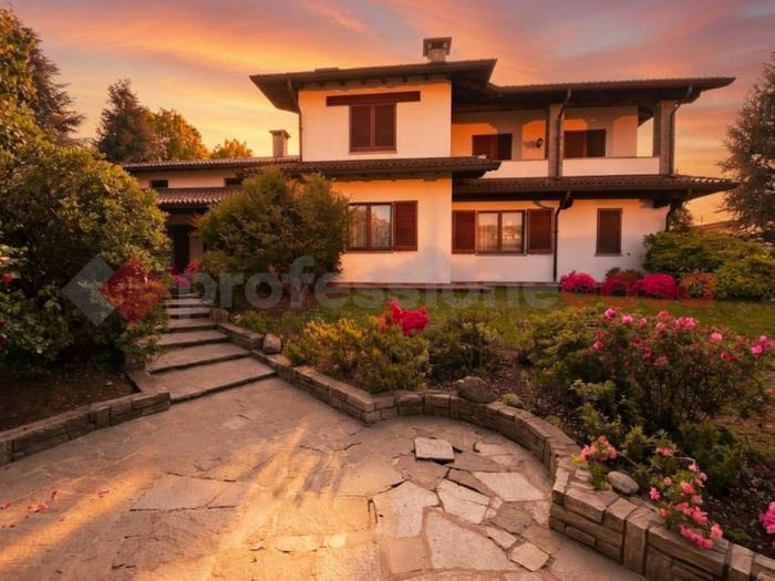 Casa con 6 locali in vendita in via sant'antonio, Centro, Parabiago