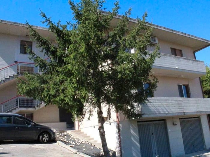 Appartamento trilocale in vendita in Via Pignatara, Centro, Cappelle sul Tavo