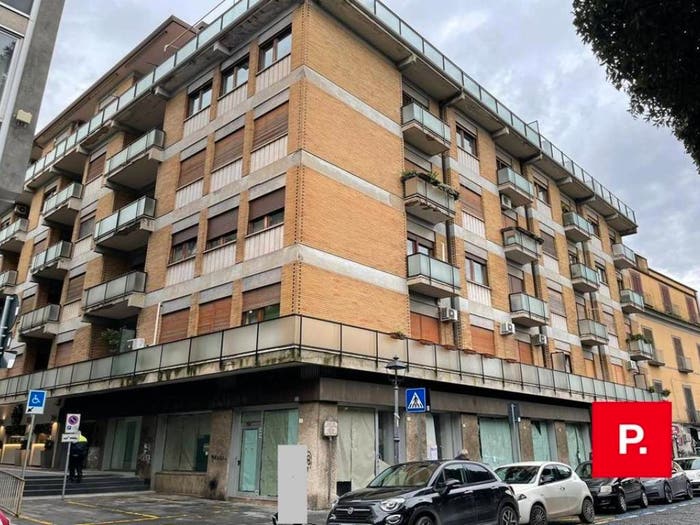 Appartamento con 6 locali in vendita in piazza Vanvitelli, Centro Storico Corso Trieste, Caserta