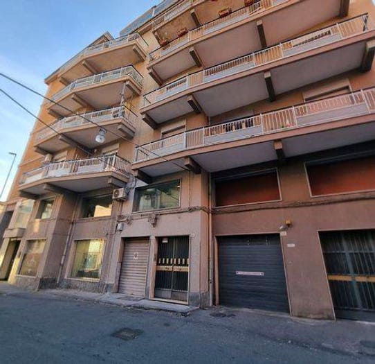 Appartamento con 5 locali in vendita in Via Madonna Del Riparo, Bronte