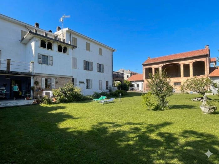 Casa con 6 locali in vendita in Via Candida Ottazzi, Maranzana