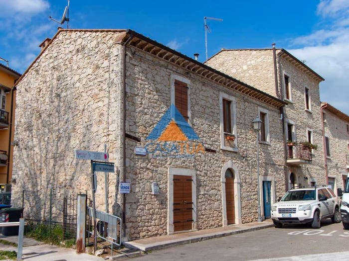 Casa con 6 locali in vendita in Via Vittorio Emanuele, Centro, Guardea