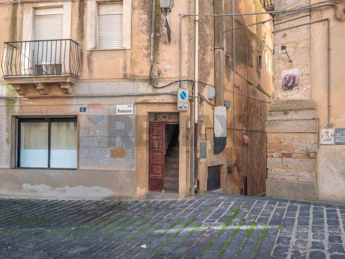 Appartamento con 5 locali in vendita in Via Romano, Centro, Caltagirone