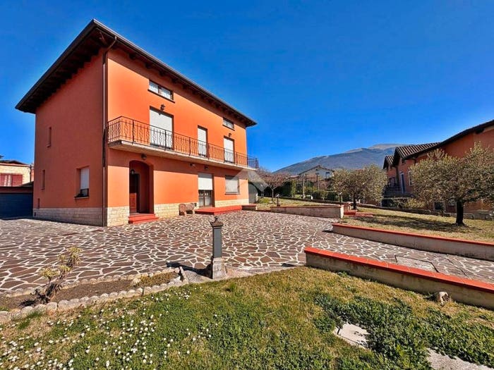 Casa con 5 locali in vendita in Località Palazzo Ceccoli, Centro, Gualdo Tadino