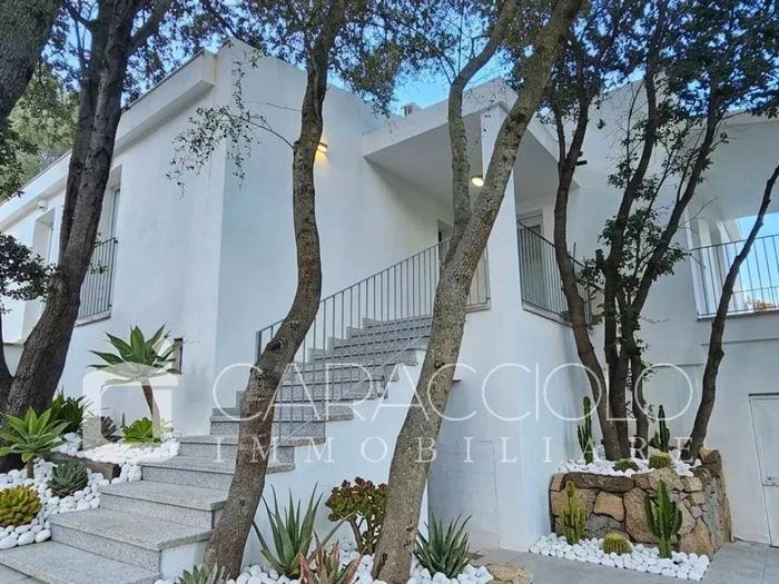Casa con 5 locali in vendita in Cugnana, Olbia
