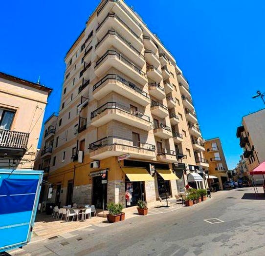 Appartamento trilocale in vendita in Via Fratelli Bandiera, Palagiano