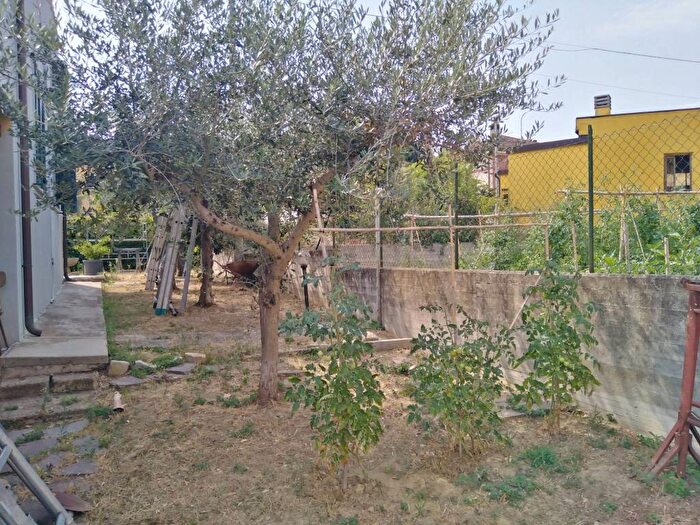 Casa trilocale in vendita in Via Fornaci, Centro, Montelabbate