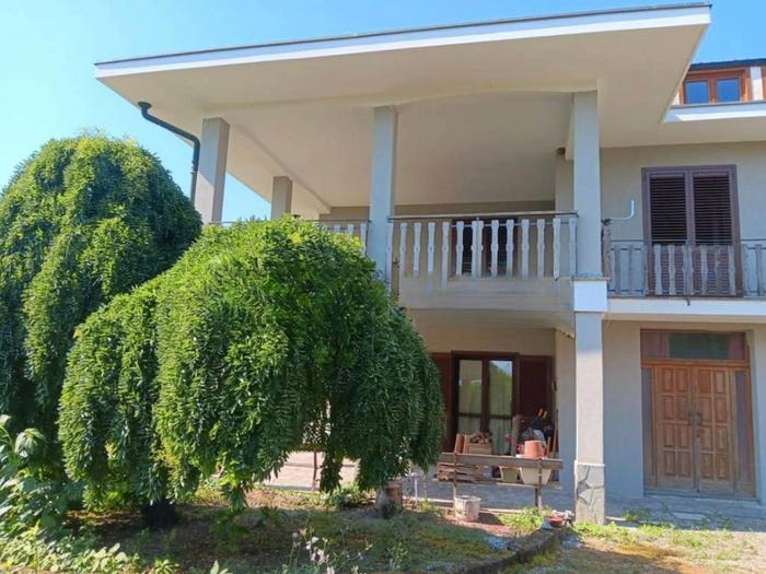 Casa con 6 locali in vendita in Piazza Don Fassino, Favari Avatanei, Poirino