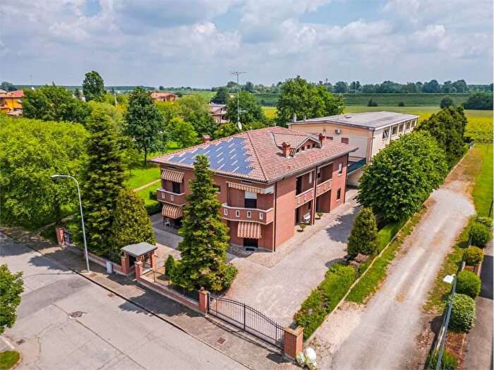 Casa con 6 locali in vendita in Via Andrea Costa, Sozzigalli, Soliera