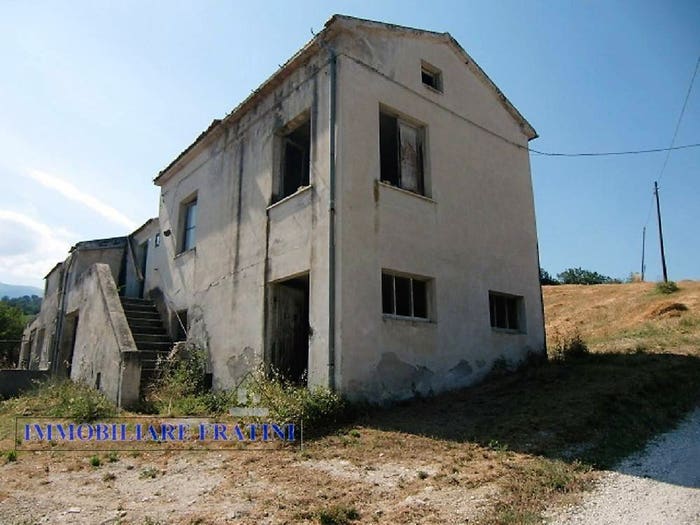 Casa con 6 locali in vendita in Ponsano, Civitella del Tronto