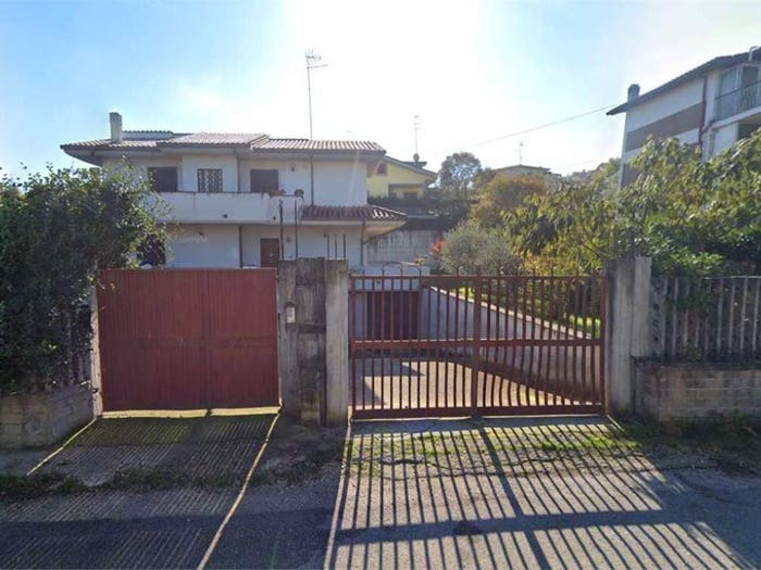 Casa con 6 locali in vendita in Via Orazio Gentileschi, Pichini, Guidonia Montecelio