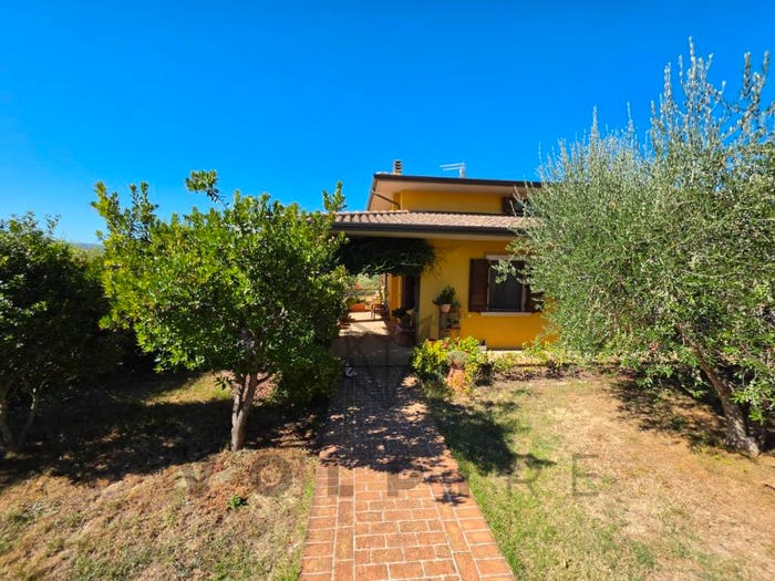 Casa con 6 locali in vendita in Strada dei Palazzi, Torgiano