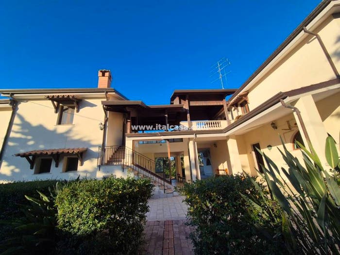 Casa con 6 locali in vendita in via dei gelsomini, Zona Capo Rizzuto Apriglianello Papanice, Crotone