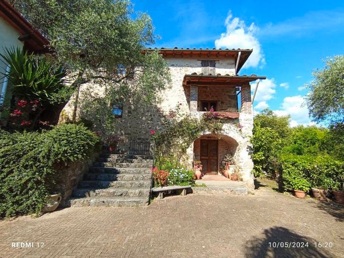 Casa con 6 locali in vendita in Camaiore Paese, Camaiore