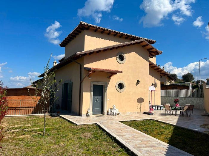 Casa con 5 locali in vendita in Via Dora Baltea, Centro, Mentana