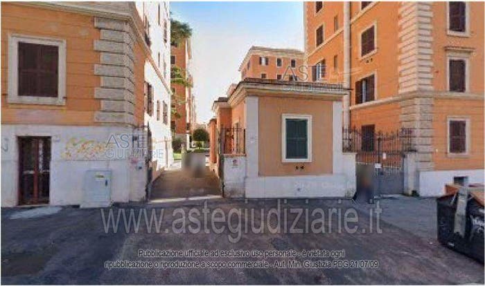 Appartamento trilocale in vendita in Via Monza, San Giovanni, Roma