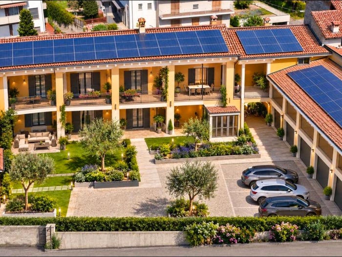 Appartamento con 6 locali in vendita in Via Alle Cascine, Calusco d'Adda
