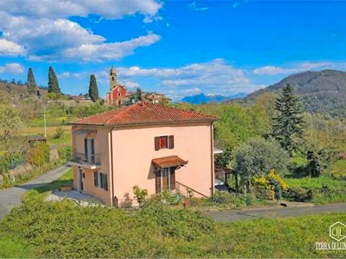 Casa con 6 locali in vendita in Località Villa, Villa, Tresana