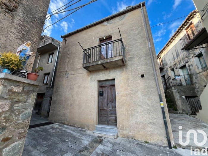 Casa con 6 locali in vendita in Via Indipendenza, Longobardi