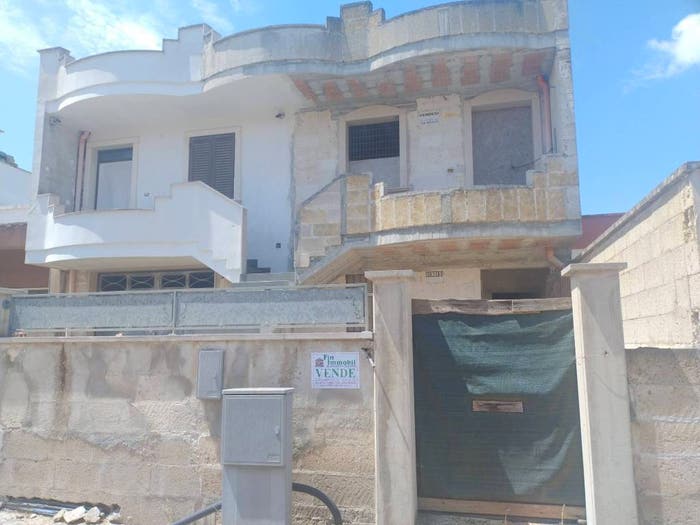 Appartamento con 5 locali in vendita in Via Biscozzo, Campi Salentina