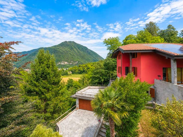 Casa con 6 locali in vendita in Rebolgiane, LavenoMombello