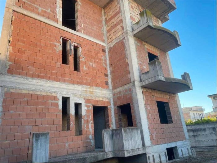 Casa quadrilocale in vendita in Via Elena, Mondragone