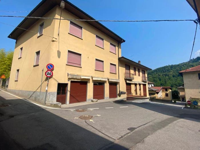 Casa con 6 locali in vendita in Via Mirocleto Spaini, Cremenaga