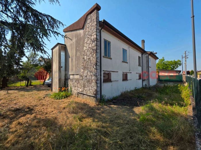Casa con 5 locali in vendita in Via Traversa Capitello, Concamarise