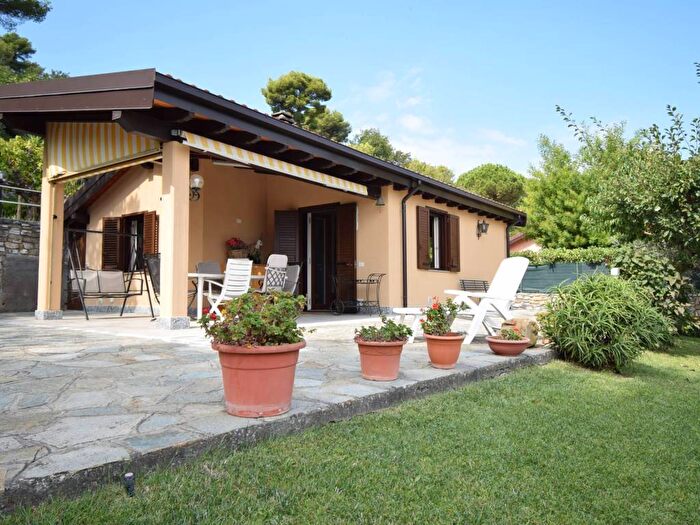 Casa trilocale in vendita in Località Merea, Merea, Diano Arentino