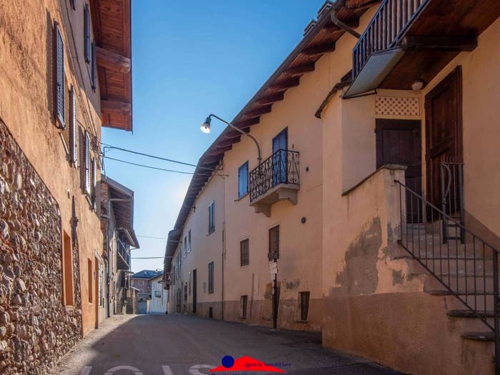 Casa quadrilocale in vendita in Via Maggio, Centro, Dronero