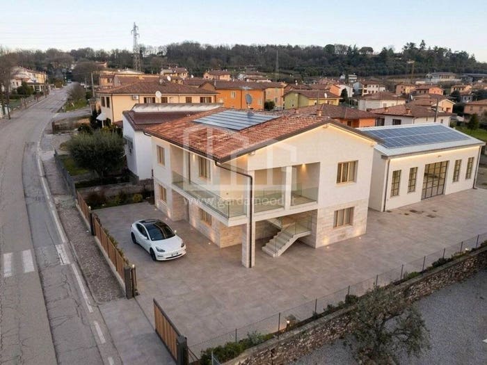 Casa con 6 locali in vendita in via Croce Bianca, Centro, Cavriana