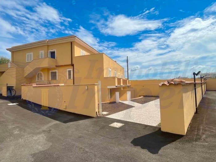 Appartamento trilocale in vendita in lungomare degli ardeatini, Marina di Ardea, Ardea
