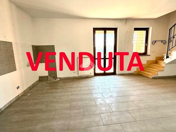 Casa quadrilocale in vendita in Via Paluzzi, Centro, Capena