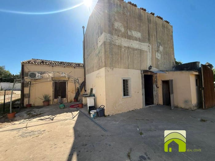 Casa quadrilocale in vendita in Strada Statale Sud Occidentale Sicula, Noto