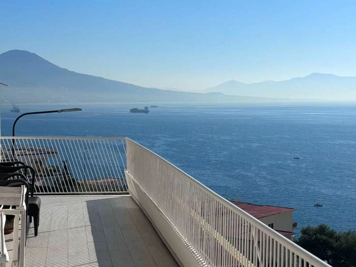 Appartamento con 6 locali in vendita in Via Francesco Petrarca, Posillipo, Napoli
