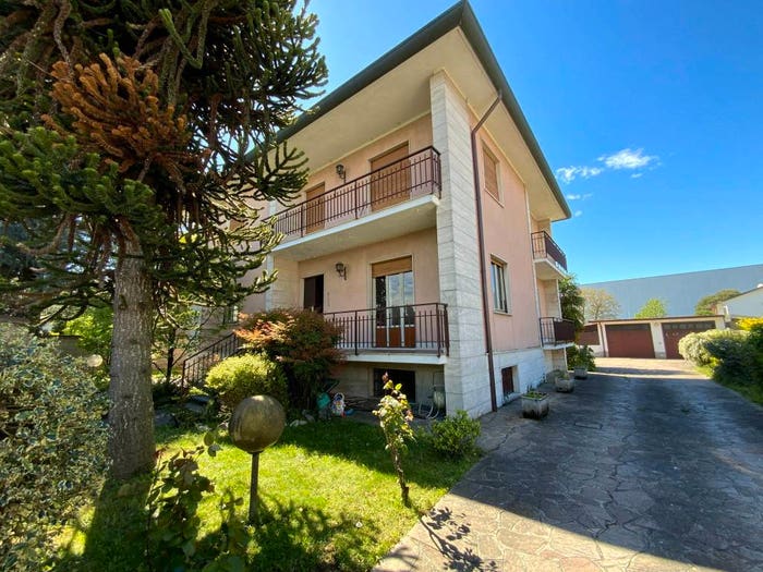 Casa con 6 locali in vendita in Via Settembre, San Lorenzo, Parabiago