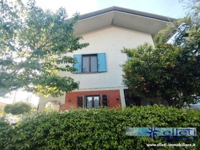 Casa con 6 locali in vendita in Cinque Vie, Massa