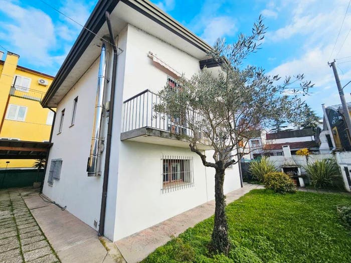 Casa quadrilocale in vendita in Via Monfalcone, Paltana Mandria, Padova